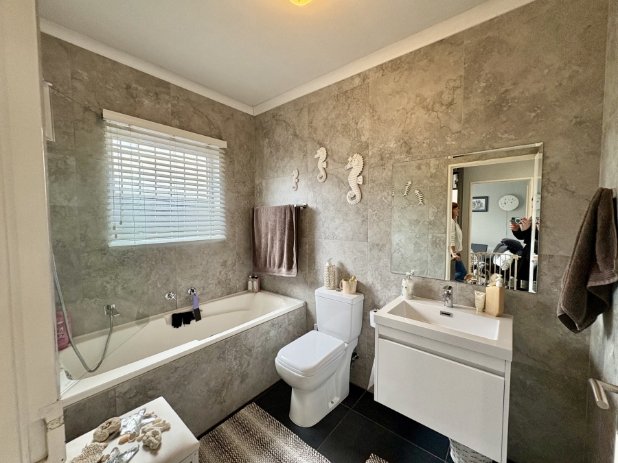 3 Bedroom Property for Sale in Sunningdale Western Cape